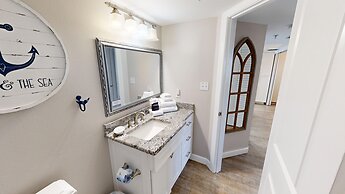 Inlet Reef 605 2 Bedroom Condo by RedAwning