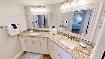Inlet Reef 605 2 Bedroom Condo by RedAwning