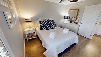 Inlet Reef 605 2 Bedroom Condo by RedAwning
