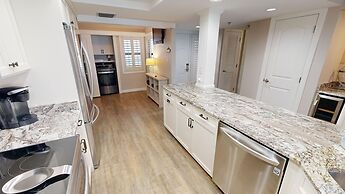 Inlet Reef 605 2 Bedroom Condo by RedAwning