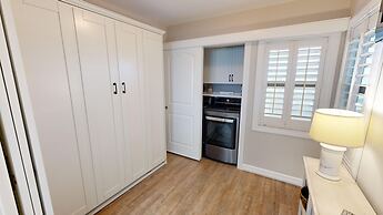 Inlet Reef 605 2 Bedroom Condo by RedAwning