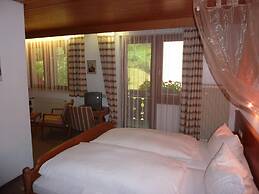 Atina Hotel