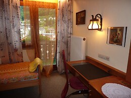 Atina Hotel