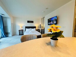 The Yonge Boutique Suites