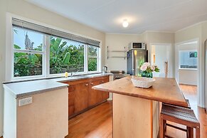 Sunny Grey Lynn Holiday Home