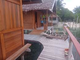 Sunset Homestay Arborek