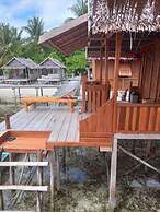 Sunset Homestay Arborek