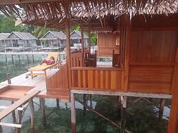 Sunset Homestay Arborek