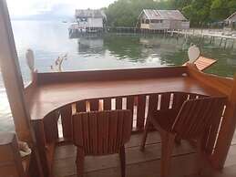 Sunset Homestay Arborek