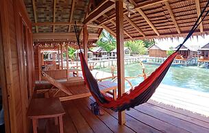 Sunset Homestay Arborek