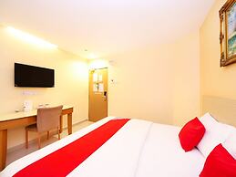 Super OYO 635 Seven Days Hotel