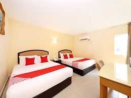 Super OYO 635 Seven Days Hotel