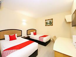 Super OYO 635 Seven Days Hotel