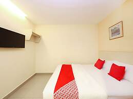 Super OYO 635 Seven Days Hotel