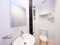 Super OYO 635 Seven Days Hotel