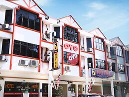 Super OYO 635 Seven Days Hotel