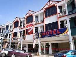 Super OYO 635 Seven Days Hotel