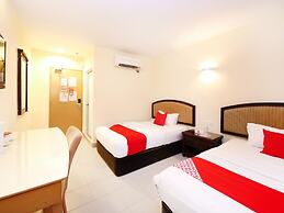 Super OYO 635 Seven Days Hotel