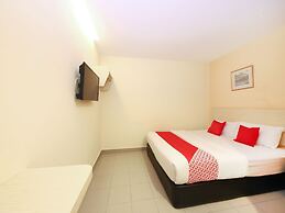 Super OYO 635 Seven Days Hotel