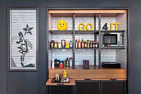 Moxy Copenhagen Sydhavnen