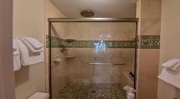 2 Br  With Huge, Sectional Couch 2 Bedroom Condo - No Cleaning Fee! by