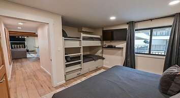 2 Br  With Huge, Sectional Couch 2 Bedroom Condo - No Cleaning Fee! by