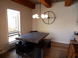 2 Br  With Huge, Sectional Couch 2 Bedroom Condo - No Cleaning Fee! by