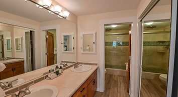 2 Br  With Huge, Sectional Couch 2 Bedroom Condo - No Cleaning Fee! by