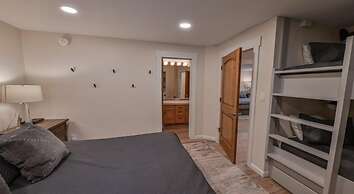 2 Br  With Huge, Sectional Couch 2 Bedroom Condo - No Cleaning Fee! by