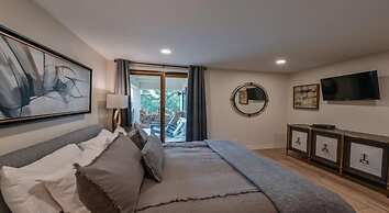 2 Br  With Huge, Sectional Couch 2 Bedroom Condo - No Cleaning Fee! by