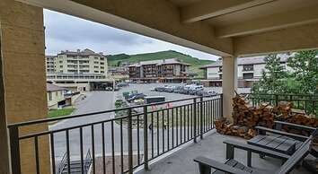 2 Br  With Huge, Sectional Couch 2 Bedroom Condo - No Cleaning Fee! by