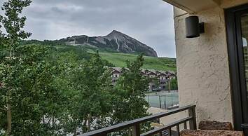 2 Br  With Huge, Sectional Couch 2 Bedroom Condo - No Cleaning Fee! by