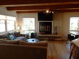 2 Br  With Huge, Sectional Couch 2 Bedroom Condo - No Cleaning Fee! by