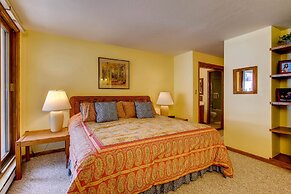 2 Br With Views Of Wood Creek & Mountains 2 Bedroom Condo - No Cleanin