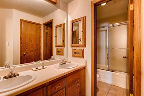 2 Br With Views Of Wood Creek & Mountains 2 Bedroom Condo - No Cleanin