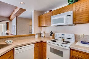 2 Br With Views Of Wood Creek & Mountains 2 Bedroom Condo - No Cleanin