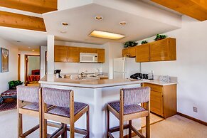 Large 2 Br With Open Floorplan 2 Bedroom Condo - No Cleaning Fee! by R