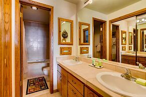 Large 2 Br With Open Floorplan 2 Bedroom Condo - No Cleaning Fee! by R