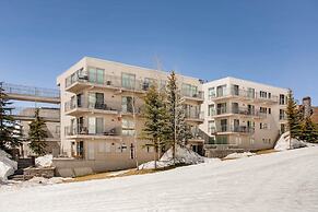 Updated 1 Br - Ski-in/ski-out Access 1 Bedroom Condo - No Cleaning Fee