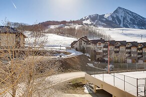 Updated 2 Br With View Of Lifts 2 Bedroom Condo - No Cleaning Fee! by 