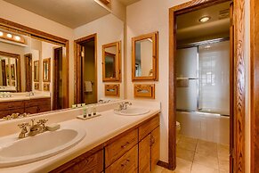 Updated 2 Br With View Of Lifts 2 Bedroom Condo - No Cleaning Fee! by 