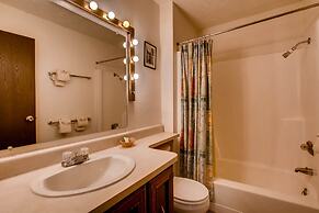 Unique, Mountain 4 Br  4 Bedroom Condo - No Cleaning Fee! by RedAwning