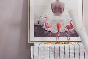 Qing Apartment Spring Heartbeat