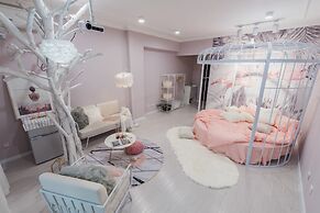 Qing Apartment Spring Heartbeat