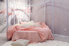 Qing Apartment Spring Heartbeat