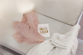 Qing Apartment Spring Heartbeat