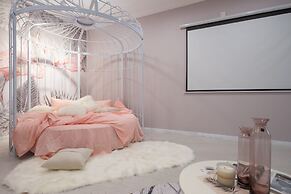 Qing Apartment Spring Heartbeat