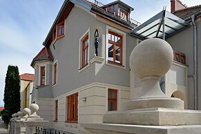 Dali ApartHotel