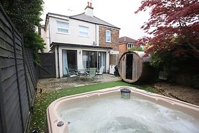 Bournemouth Holiday Let With Hot Tub & Sauna
