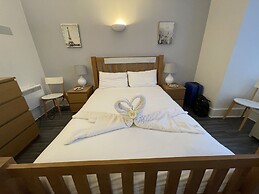 Bournemouth Holiday Let With Hot Tub & Sauna